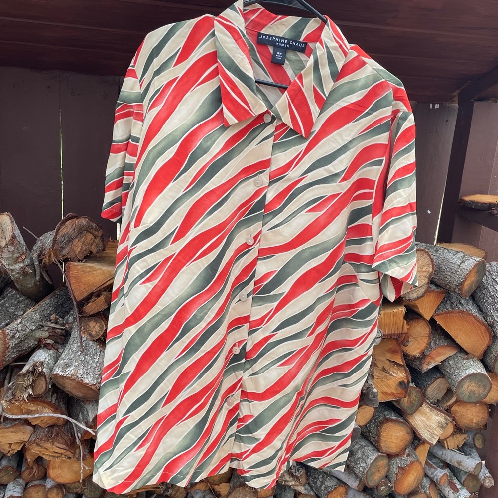 Button up. - Picture 2 of 4